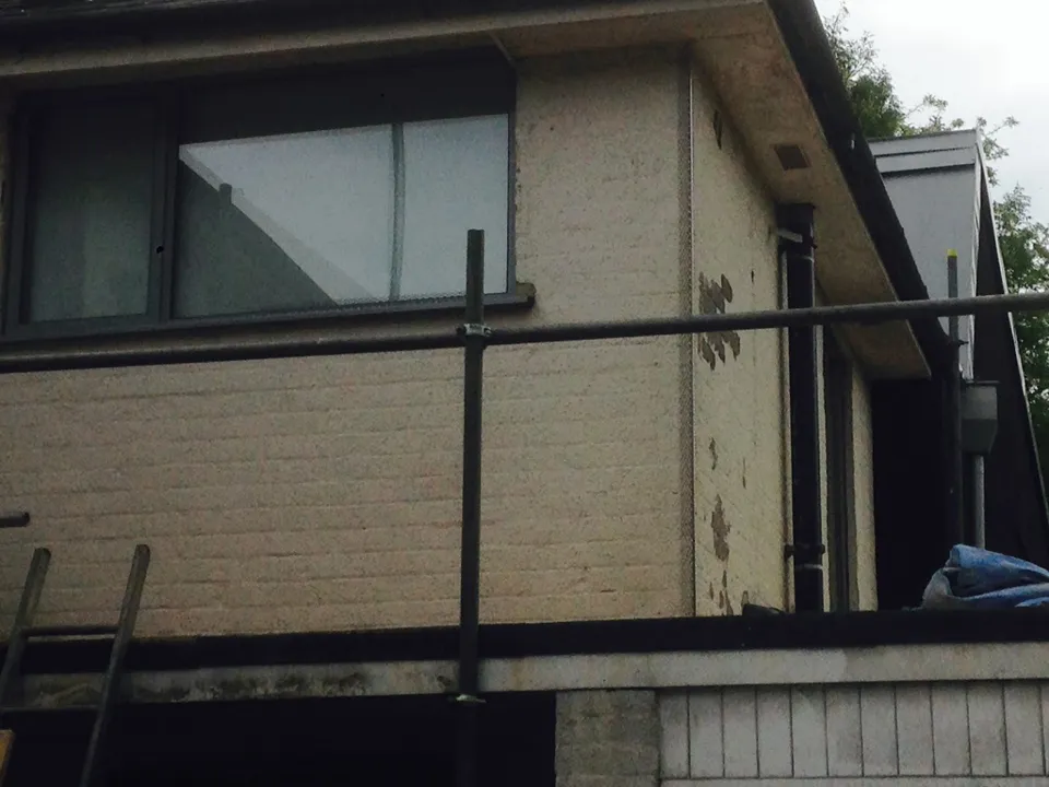 Flat roof extension rendered above existing brickwork, Dorking